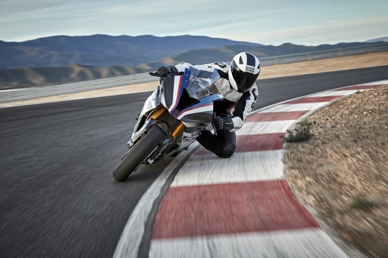 BMW HP4 Race: s čistokrevným závodním motorem - 20 - 1 BMW HP4 Race8