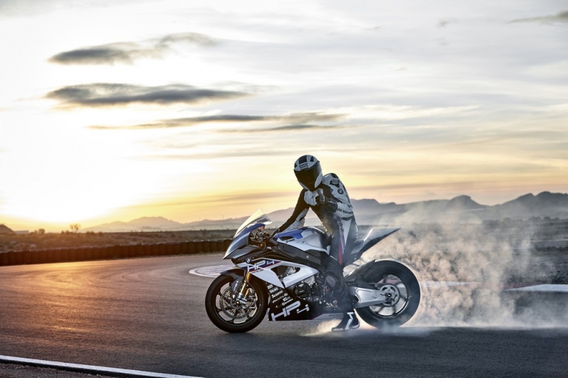 BMW HP4 Race: s čistokrevným závodním motorem - 22 - 1 BMW HP4 Race28