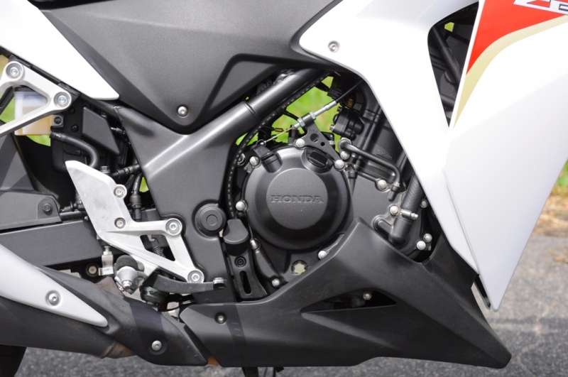 Test Honda CBR 250R: čtvrtlitrový supersport - 6 - CBR20508
