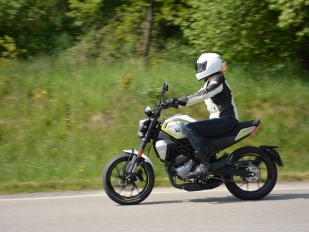 Test CFMOTO 300 CL-X: scrambler pro začátečníky