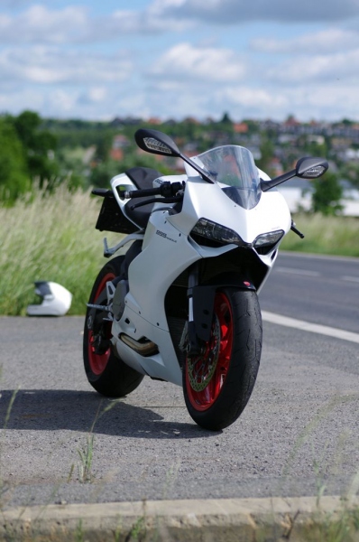 Test Ducati Panigale 899: napravený zlý muž - 13 - Ducati Panigale 899 Ducati 899 Panigale01