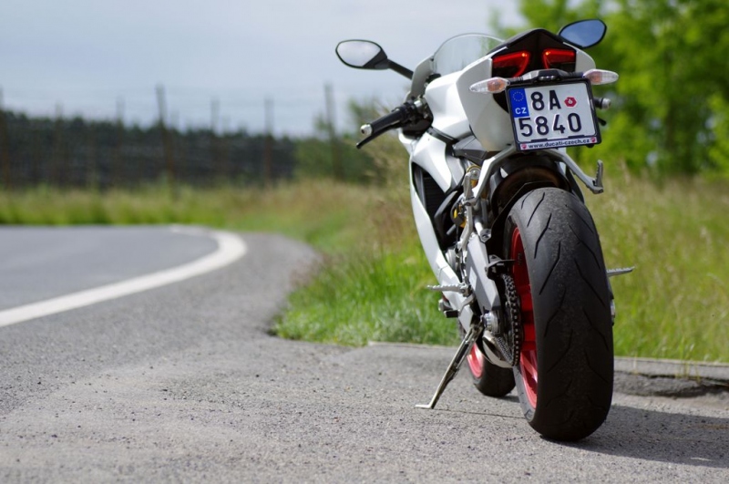 Test Ducati Panigale 899: napravený zlý muž - 12 - Ducati Panigale 899 Ducati 899 Panigale02