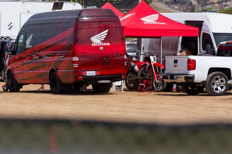 Honda CRF 450 R 2017: oficiálně představena - 4 - 1 Honda 2017 CRF 450 R08