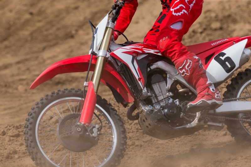 Honda CRF 450 R 2017: oficiálně představena - 1 - 1 Honda 2017 CRF 450 R06