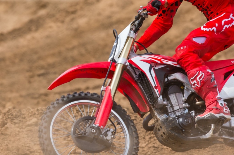 Honda CRF 450 R 2017: oficiálně představena - 3 - 1 Honda 2017 CRF 450 R01