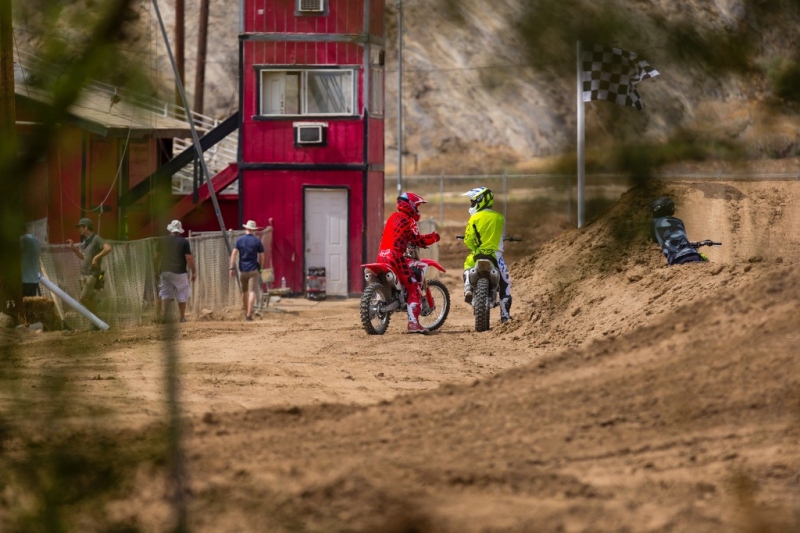 Honda CRF 450 R 2017: oficiálně představena - 2 - 1 Honda 2017 CRF 450 R04