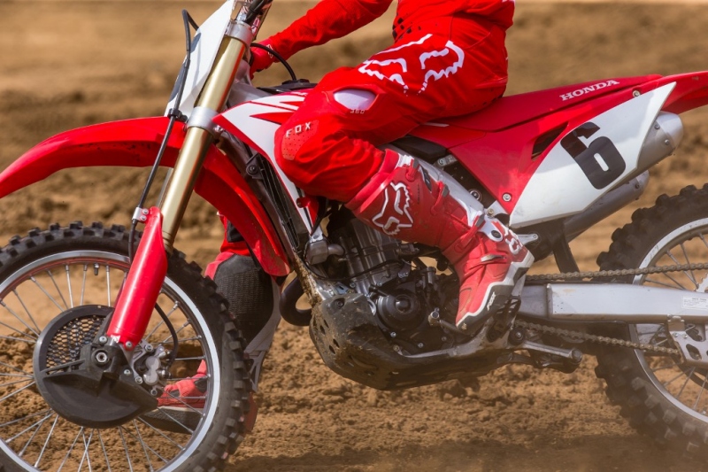 Honda CRF 450 R 2017: oficiálně představena - 12 - 1 Honda 2017 CRF 450 R10