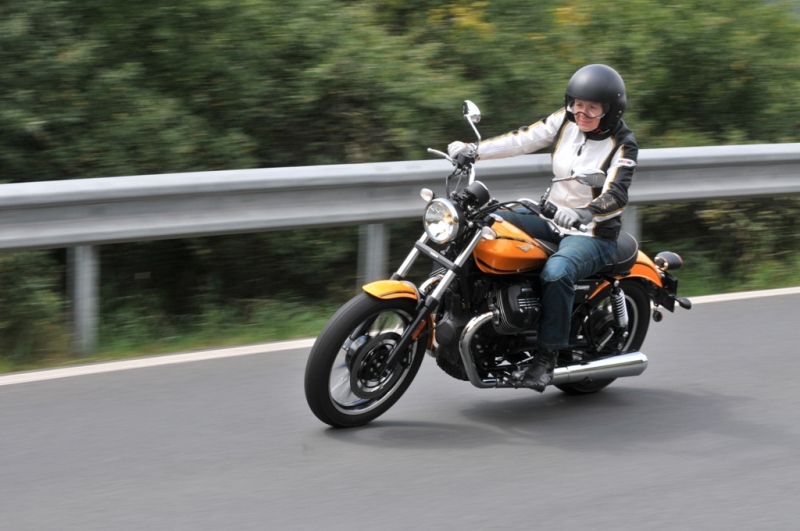 Test Moto Guzzi V9 Bobber a V9 Roamer: schůzka V9 - 17 - 1 Moto Guzzi V9 2016 test03