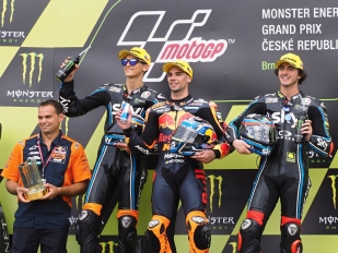 Jako lídr do Rakouska Oliveira s KTM