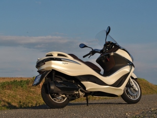 Test Piaggio X10 350 Executive: pohodová jízda