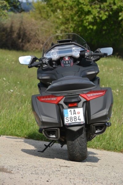 Test Honda Gold Wing GL1800 DCT bagger: přistřižená křídla - 24 - 1 Test Honda Gold Wing GL1800 DCT Bagger (4)