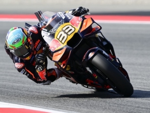 Hlavní obrázek k článku: MotoGP: Na čele dvě KTM, za nimi bratři Marquezové