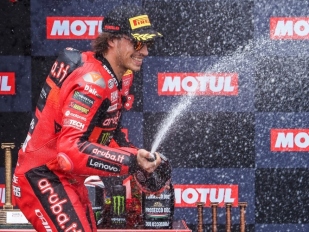 Hlavní obrázek k článku: Pre Assen - na čele jsou Bulega, Montella a Mahendra