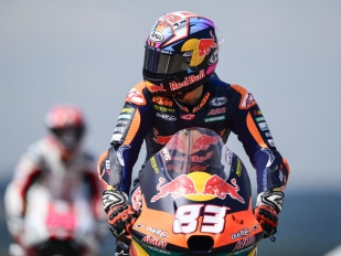 V Moto3 na čele Alvaro Carpe