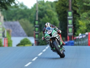 Peter Hickman vyhrál první závod Superbike