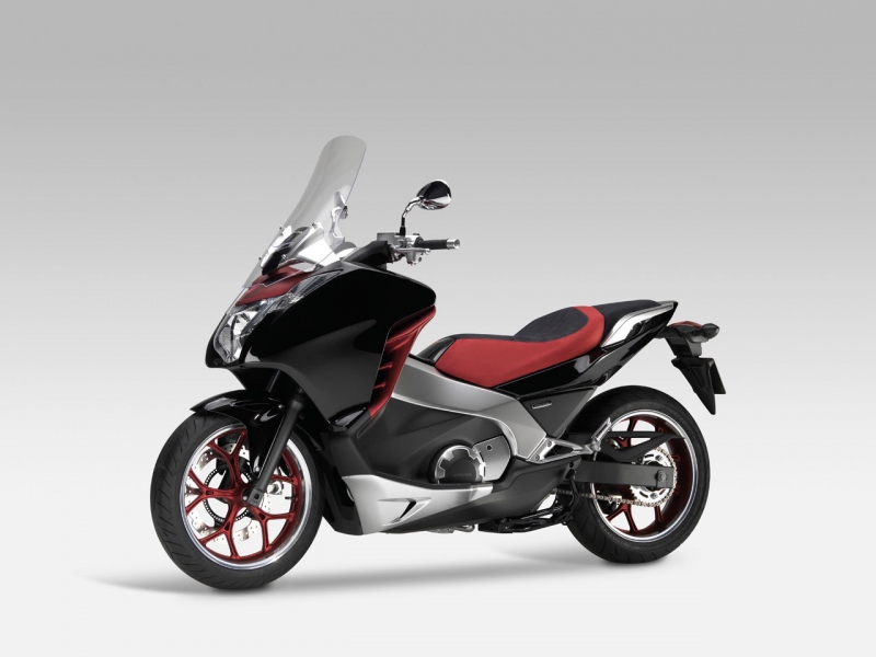 Zpátky do budoucnosti: hyperskútry BMW a Honda - 14 - Honda NM