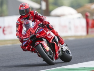 Marquez získal jubilejní Pole Position