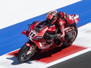 Hlavní obrázek k článku: V Superbicích po pátku vede Bulega před Lecuonou