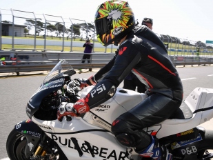 Abraham byl v Austrálii poslední, když mu došly gumy a benzin