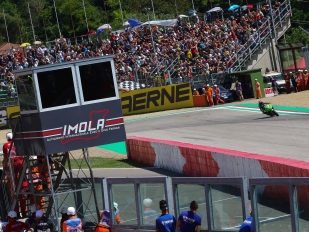 Jako lídr přijíždí do Anglie Ana Carrasco