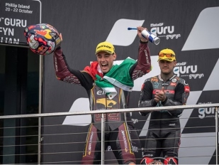 Zkrácený závod Moto2 vyhrál Arbolino, Salač crash