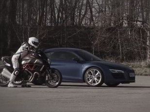 Ducati Diavel vs Audi R8 V10 Plus