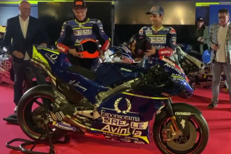 Prezentace týmů Grand Prix v minulých dnech - 1 - suzuki ecstar