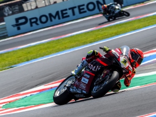 V Superbike je na čele Alvaro Bautista