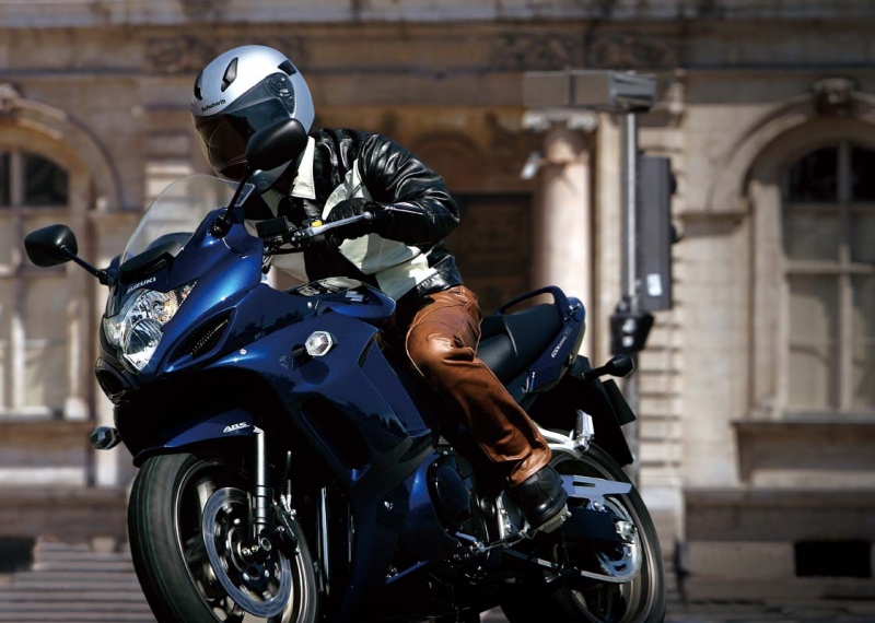 Suzuki GSX1250FA: Bandit s cestovními geny - 4 - big_suzuki_gsx1250f_2010_19