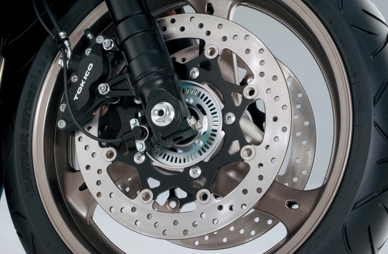 Suzuki GSX1250FA: Bandit s cestovními geny - 8 - big_suzuki_gsx1250f_2010_12