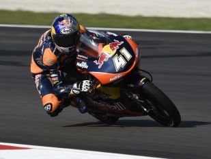 Hektické Pole v Moto3 získal Brad Binder, 15. Kornfeil