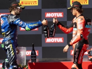 V Magny Cours vyhráli Bulega a Buis