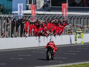 Bulegův vítězný hattrick, dominance Ducati: v Top-6 pouze italské motocykly