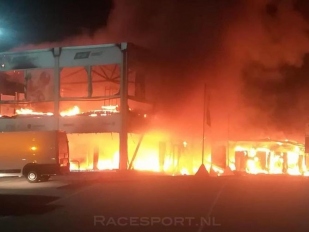 Požár zničil paddock motocyklů Moto E