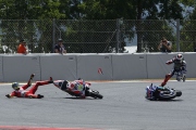 crash barcelona lorenzo a iannone 5