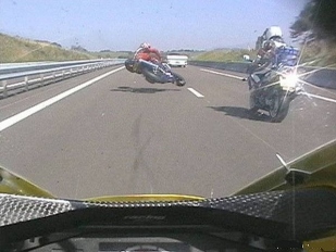 Nejdrsnější pády, aneb jak rozhodně nejezdit na motorce