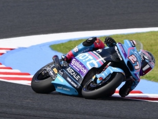 Vítězem Moto2 Holgado, 13. Salač