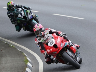 Posledními vítězi letošní Tourist Trophy se stali M. Dunlop a Davey Todd