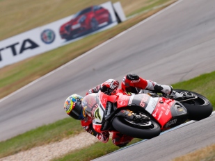 Davies vyhrál, Rea crash, Abraham out