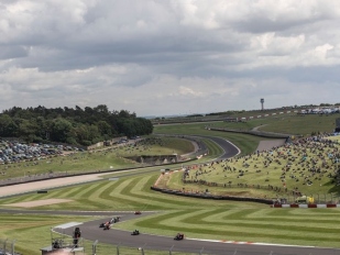 Superbike se vrací ke svým kořenům, tedy do Doningtonu