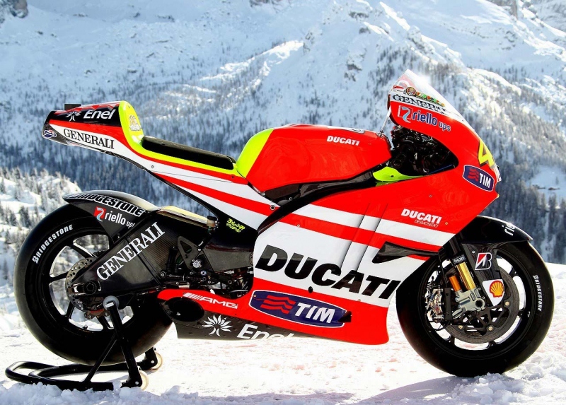 Ducati Desmosedici GP11 - 1 - gpd
