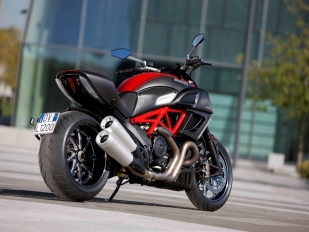 Ducati končí s dvouválci