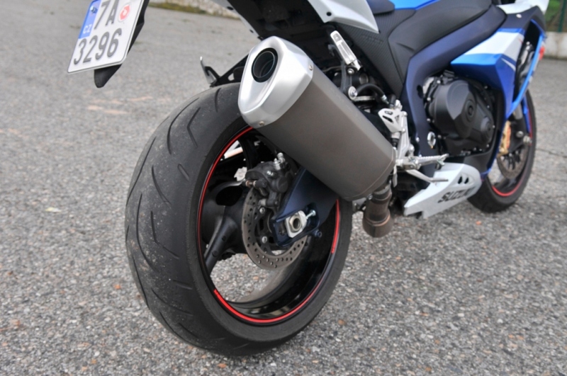 Test Suzuki GSX-R 1000: z jiné planety - 2 - gsxr10002012 gsxr1000120103
