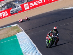 Rea získal v Jerezu vítězný double, Ježek crash