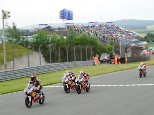 Další japonské vítězství v Red Bull Rookies Cupu, Salač v Top-10