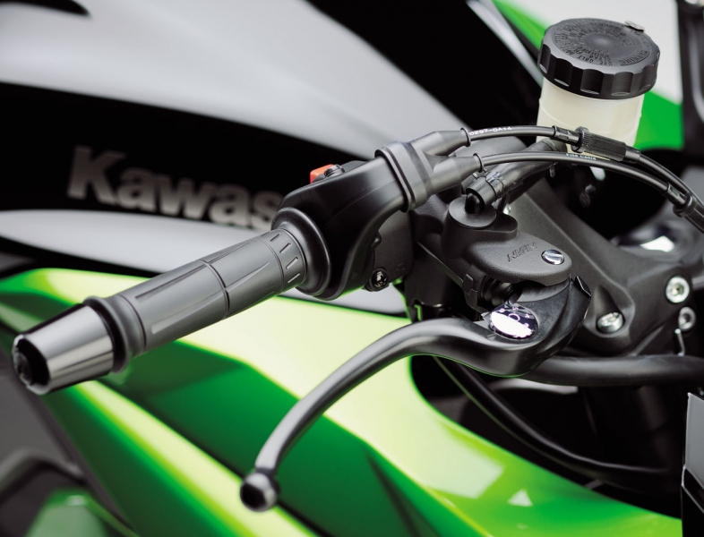 Kawasaki Z1000 SX: SeXy lidovka  - 13 - ZSX