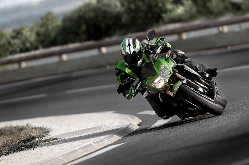 Kawasaki Z750R 2011 - 9 - k750R