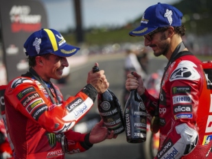 Bagnaia vítězem, Marc Marquez mistrem světa