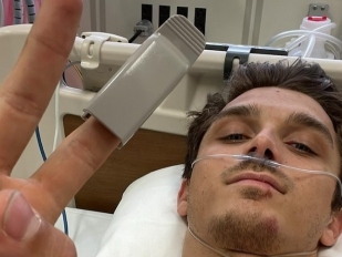 Luca Marini zůstává v nemocnici, kdo pojede místo něho?