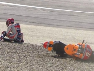 FP3 MotoGP ve Spielbergu: Marquez po crashi zraněn